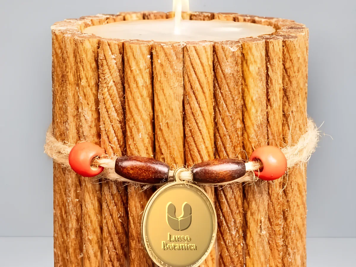 Intreccio: pillar candle with woven wood cladding